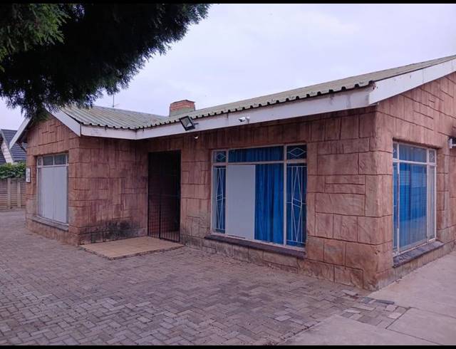 3 BEDROOM HOUSE FOR SALE IN THREE RIVERS